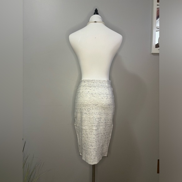 Aritzia Wilfred Pencil Skirt with Side Zippers - Picture 4 of 9
